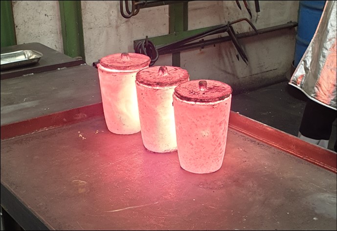 Smelting screen fire assay for assay sample composition